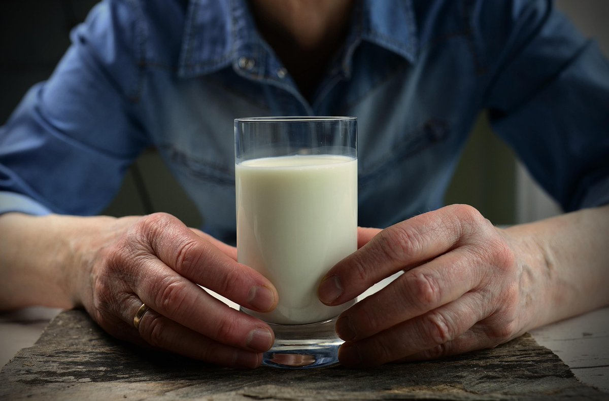 Good news! A 2025 Oxford study says glass of milk a day may cut bowel cancer risk by 20%
🥛Milk = nutrition
👨‍🌾Farmers = heroes
🐄 Healthy cows = quality milk
Proud to support both
👉 bit.ly/3SPlTT1
#BowelCancerAwareness #DrinkMilk #HealthyHerdsHealthyYou #BritishDairy