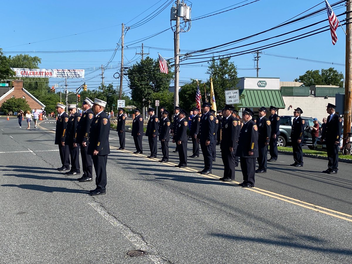 JayWebberNJ's tweet image. The Community of Volunteers lived up to its name today w/an outstanding patriotic display! 🎉
Thanks to Suzanne Herold & all who keep the American spirit alive & well! 🇺🇸
#FlorhamParkNJ