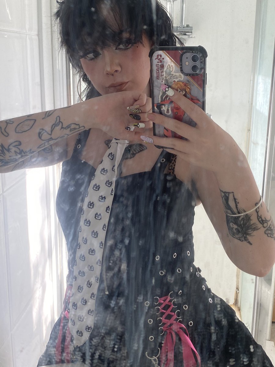 diamonddustt's tweet photo. my mirror dirty as hell but teehee fit-check 🩷🌟 https://t.co/sxDwVpOxDK