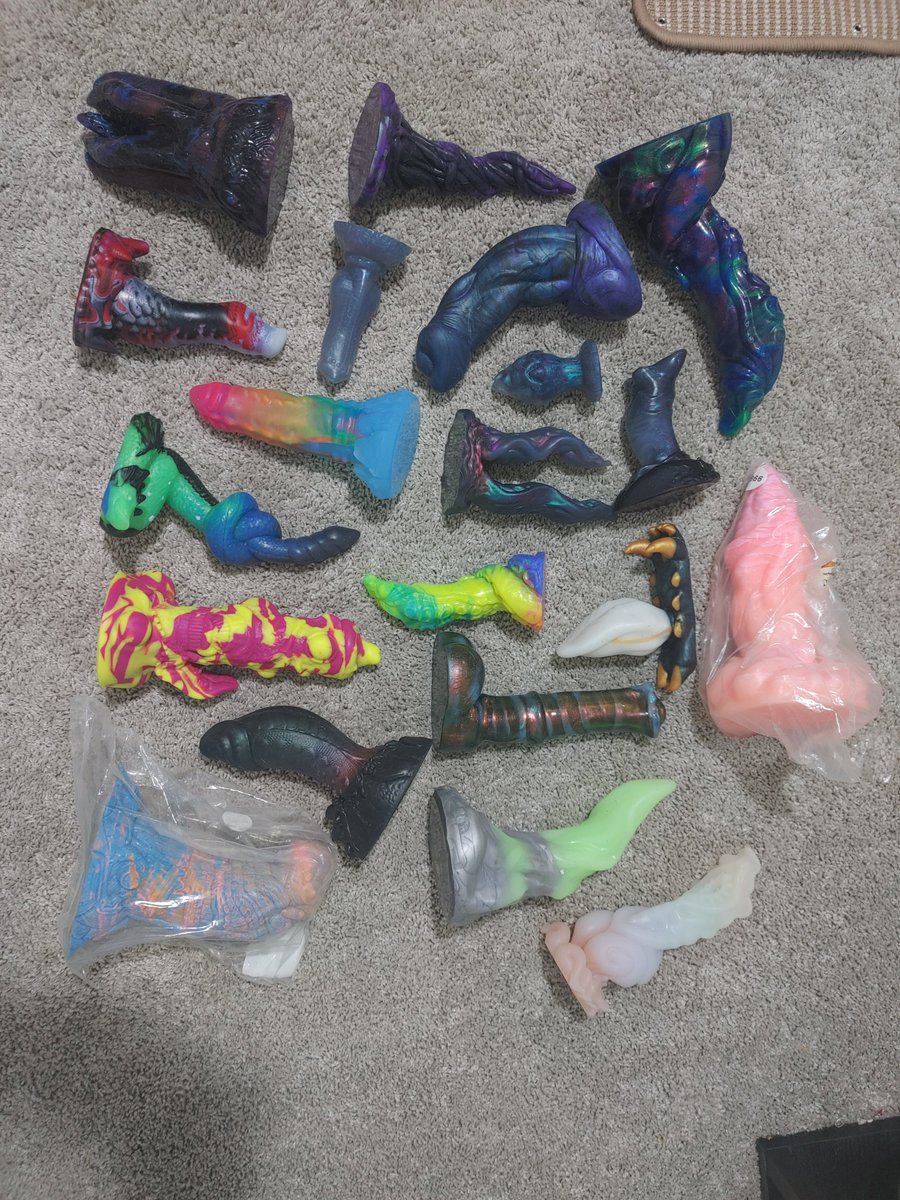 Part 1 of my big July dong sale! All the prices listed are negotiable as I need these sold to pay for August rent. Refer to the text image for prices and names

The come from a smoke and disease free home but I do have pets 
#dongsales