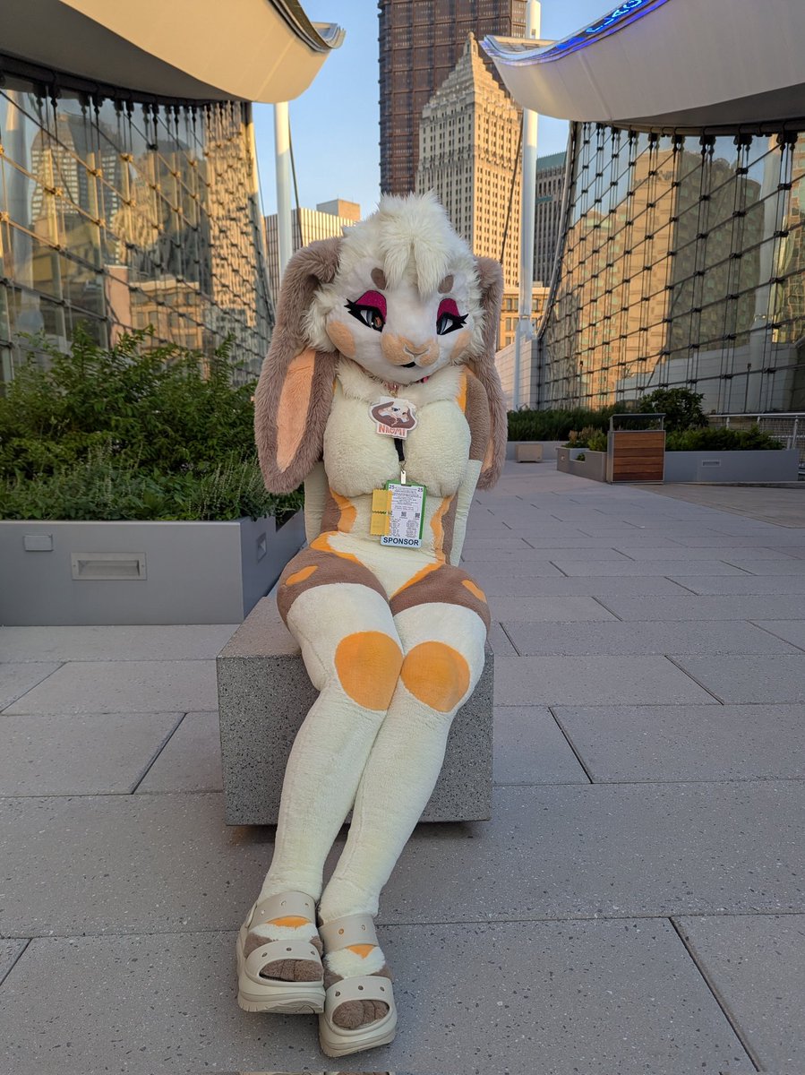 If you missed me yesterday, don't worry!! I'll be back out and roaming around #Anthrocon very soon~~