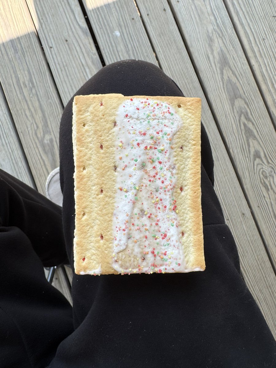 aurraa's tweet photo. i think you guys need your icing machine recalibrated @PopTartsUS https://t.co/8rsgXua4xZ