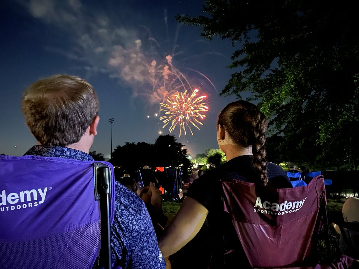 EarnstDavid's tweet photo. @JoshPateCFB @Academy Bombs bursting in air🤝Academy chair https://t.co/VOjRgc1Lef