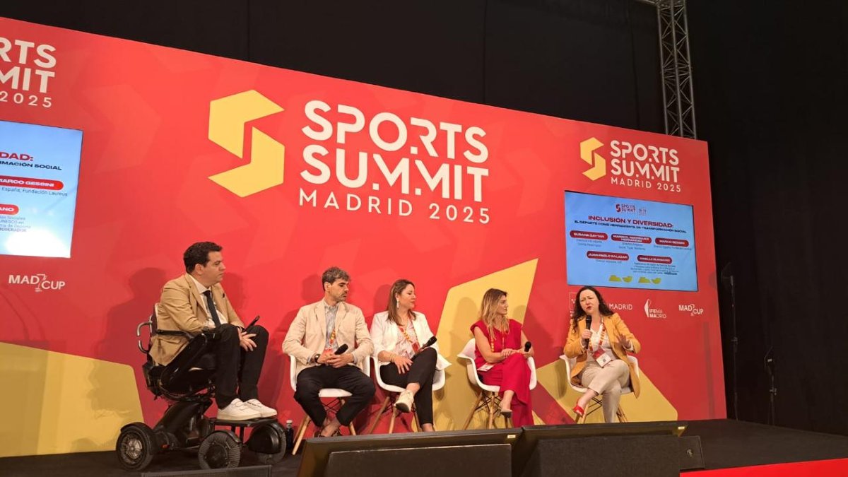 UNESCOmvdo's tweet photo. 🌍⚽ ¿Qué puede aportar el deporte a la sostenibilidad y la inclusión? En el marco de #SportsSummitMadrid, Gisselle Burbano, Especialista Regional de Ciencias Sociales y Humanas de @UNESCO, participó en el I Foro Iberoamericano de Deporte, Inclusión y Sostenibilidad (#FIDIS).

Desde UNESCO reafirmamos el poder del deporte como herramienta de transformación social, motor de salud, inclusión y cohesión.

Junto a ministros de la región, empresas, organismos internacionales y referentes del deporte global, apostamos a políticas públicas sostenibles, alianzas transformadoras y evidencia para medir impacto.

#DeporteParaElDesarrollo #Inclusión #Sostenibilidad