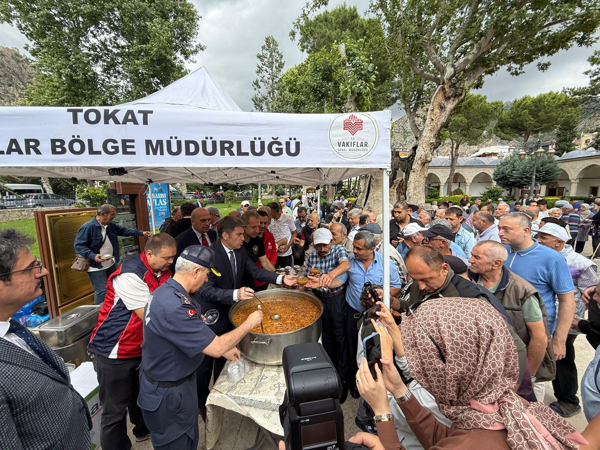 Aşure İkramı Programı

Amasya Sultan II. Bayezid Külliyesi’nde, Cuma namazına müteakip gerçekleştirilen programda, Amasya Valisi Sayın Önder Bakan’ın katılımlarıyla Vakıflar Bölge Müdürlüğümüzce vatandaşlarımıza aşure ikramında bulunulmuştur. Paylaşmanın, bereketin ve birlik