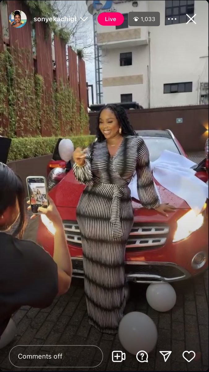 DelphinaDeogra1's tweet photo. If Trolls, drags can get me a BENZ...please big love and co, 10 in 1 fanbase dont stop!!

Troll my destiny to a BENZ..

Congrats Onyeka
 #OnyekaAnitaChigbo https://t.co/8tV5rR8Ea3