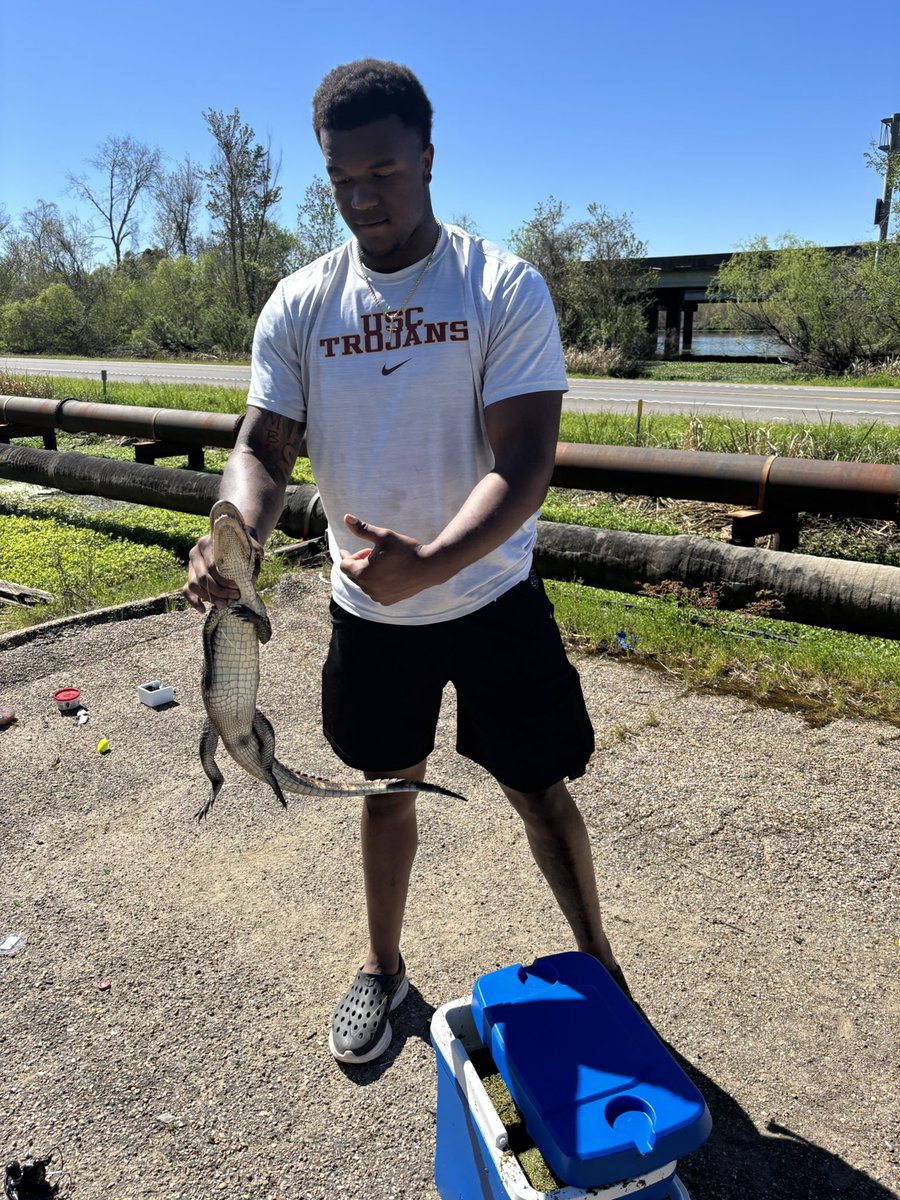 Jahkeem “THANOS” Stewart (@flashoutjah) on Twitter photo When you need to catch a big fish they call the big fisherman. I said back in December we would have the best signing class in 26. Congrats my dawg <a href="/BoobieFeaster23/">Ethan “Boobie” Feaster ✞</a> we gonna run it up.
#FightOn #Elite When you need to catch a big fish they call the big fisherman. I said back in December we would have the best signing class in 26. Congrats my dawg <a href="/BoobieFeaster23/">Ethan “Boobie” Feaster ✞</a> we gonna run it up.
#FightOn #Elite