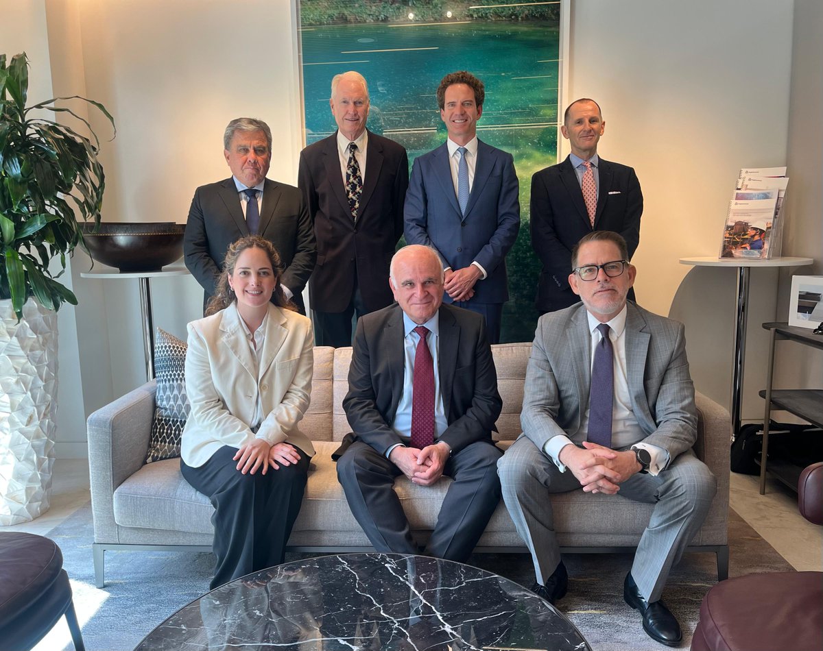 #NoticiasTorreTagle | El viceministro Félix Denegri se reunió en Londres con representantes de las empresas del sector minero Anglo American y First Quantum Minerals, ocasión en la que se resaltó el potencial cuprífero del Perú y las oportunidades de inversión en un contexto