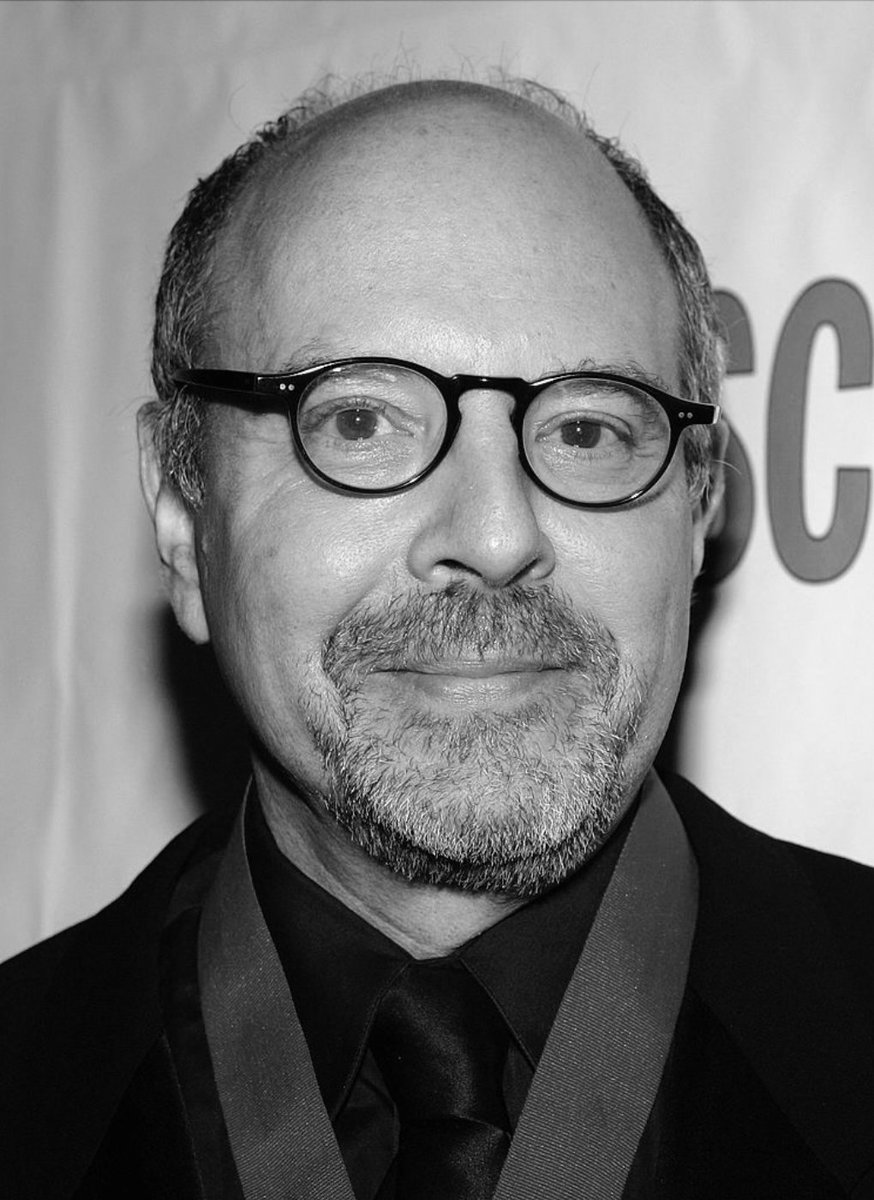 Умер композитор Марк Сноу, написавший главную музыкальную тему «Секретных материалов», а также работавший, например, над сериалом «Тайны Смолвиля».

Ему было 78 лет.

Фото: Getty Images