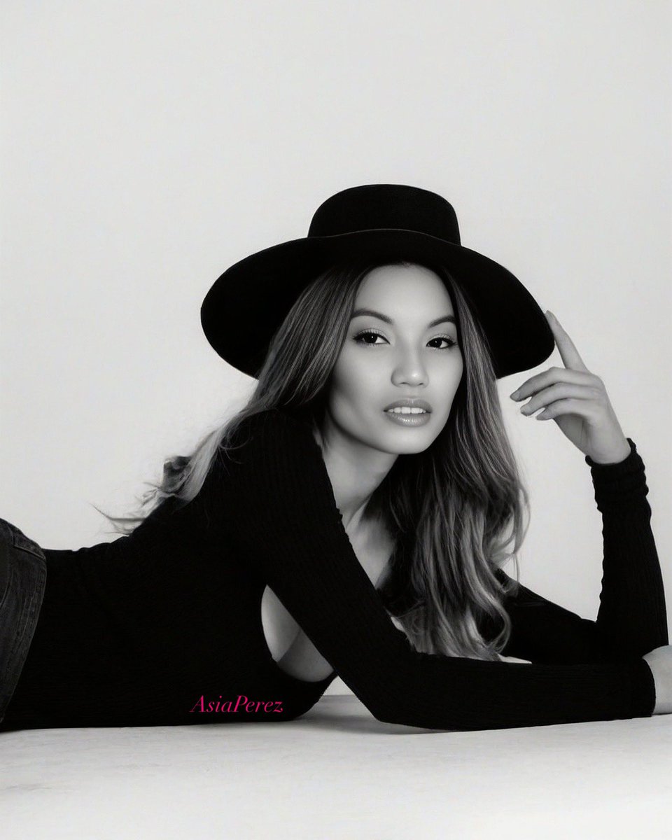 asia_jperez's tweet photo. Should I get into #HighFashion #catalogmodel ? 😏 https://t.co/VxwyuhUbJm