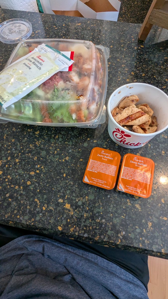 Eating healthy doesn't mean you have to cook all your own food. 

Chick-fil-A salad and grilled nuggets with buffalo sauce is a great on-the-go option. 

If calories are a concern can even swap the calorie-heavy avocado ranch for a vinaigrette. 

Happy 4th of July!

#onthego