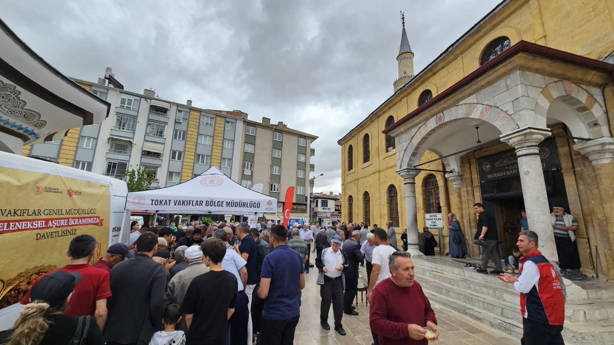 Çorum Ulu Camii’nde Aşure İkramı 🍲
Mazbut vakıflarımızın hayır şartı gereği, Tokat Vakıflar Bölge Müdürlüğümüzce Çorum Ulu Camii’nde düzenlenen programda, Cuma namazının ardından vatandaşlarımıza aşure ikramında bulunulmuştur.

Çorum Valimiz Sayın Ali Çalgan ve Çorum Belediye