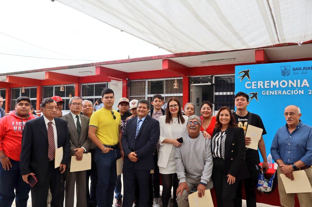 pattygmiranda's tweet photo. Tuve el #Honor de acudir a la Ceremonia de Clausura al #CECATI No. 22 en San Juan del Río, #Querétaro. Felicito con cariño a los alumnos y docentes por su dedicación y esfuerzo. Felicito a los alumnos del Aula #CAED por haber finiquitado su Bachillerato con alegría y entusiasmo. Gracias por hacerme parte de su vida profesional. Seguiremos trabajando a favor de la #Educación. Están en mi corazón.
#TalentoCECATI
@gonzalo_espina