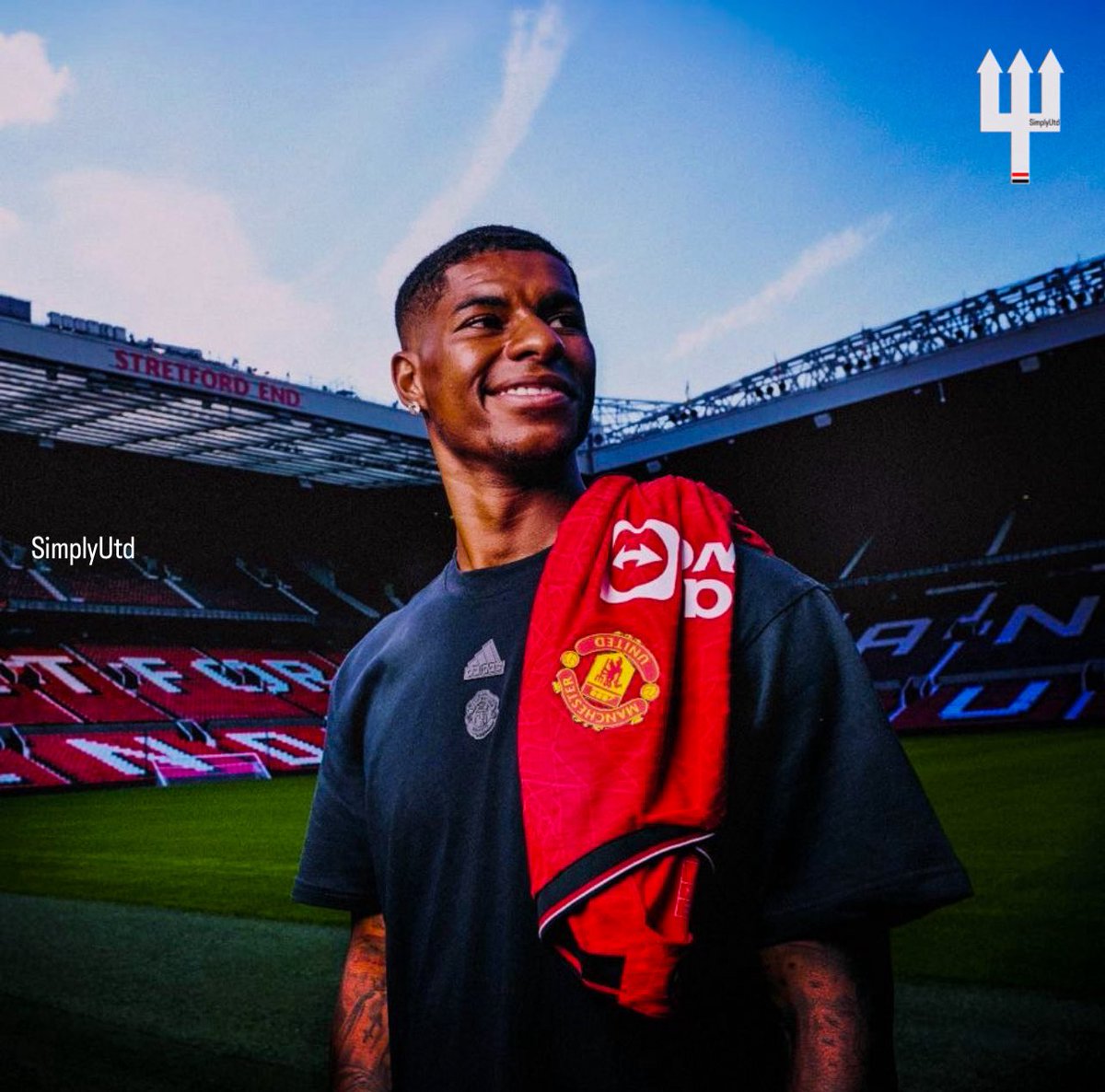 Manchester United legend. 🏴󠁧󠁢󠁥󠁮󠁧󠁿❤️