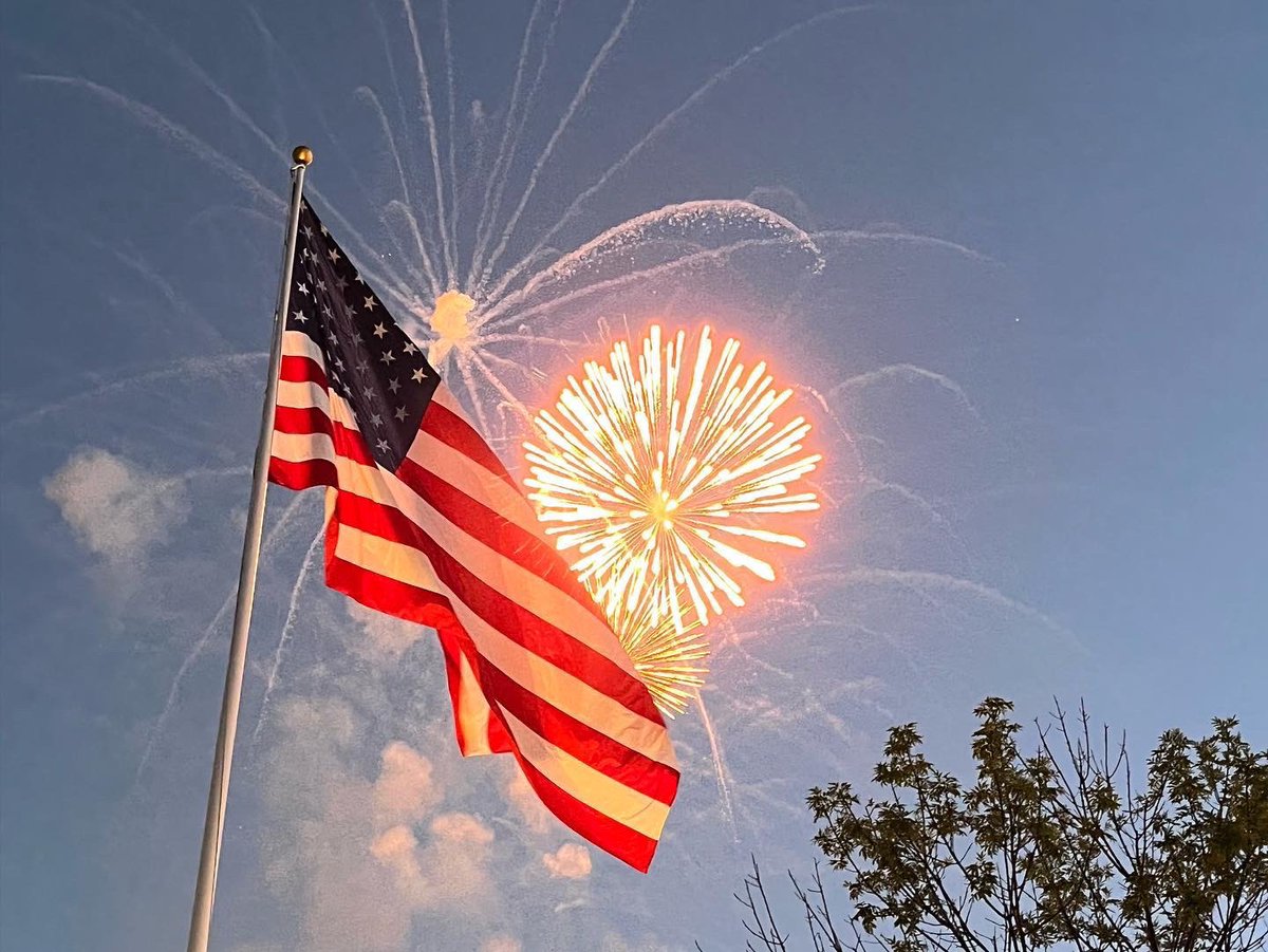 YLefkowitz's tweet image. Happy Independence Day, America
Fire up the grill, light up the sky, and raise a glass for our country built on freedom, liberty, and justice for all.
And hopefully one day soon no American will drown in medical debt because healthcare will be free like in every civilized country