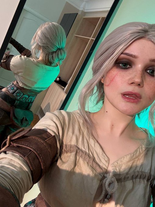 1 pic. Portal later, Ciri mirror selfie now🪞✨🌀 #TheWitcher https://t.co/EM2Pu6f8mu<a href="/tag/thewitcher"class="tags">#TheWitcher</a>