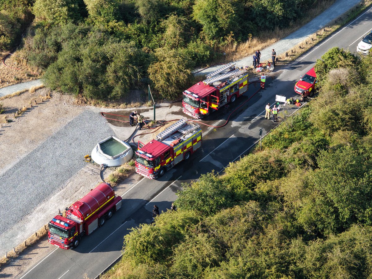 ElevateDrones's tweet photo. 🚨 Wildfire – Dartford Heath 🚨
Crews from @kentfirerescue & @LondonFire tackling blaze near homes.
📰 @BBCLondonNews @SkyNews @itvlondon @kentlivenews @bbcsoutheast @itvmeridian #Dartford #Wildfire #KentFire https://t.co/60deJ954Ya