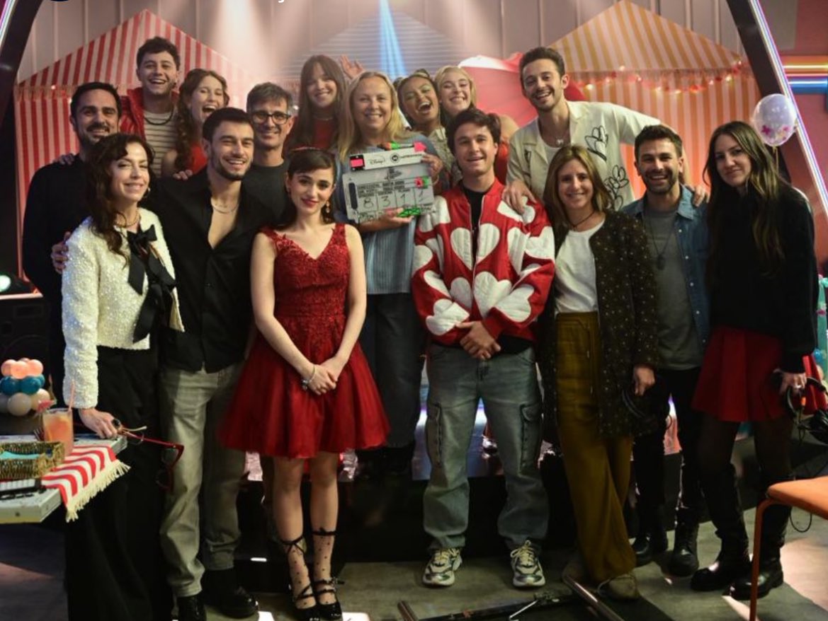 soylunaupdatebr's tweet photo. Coisa linda! Nova foto do elenco de Soy Luna. https://t.co/A8RlWNW0TG