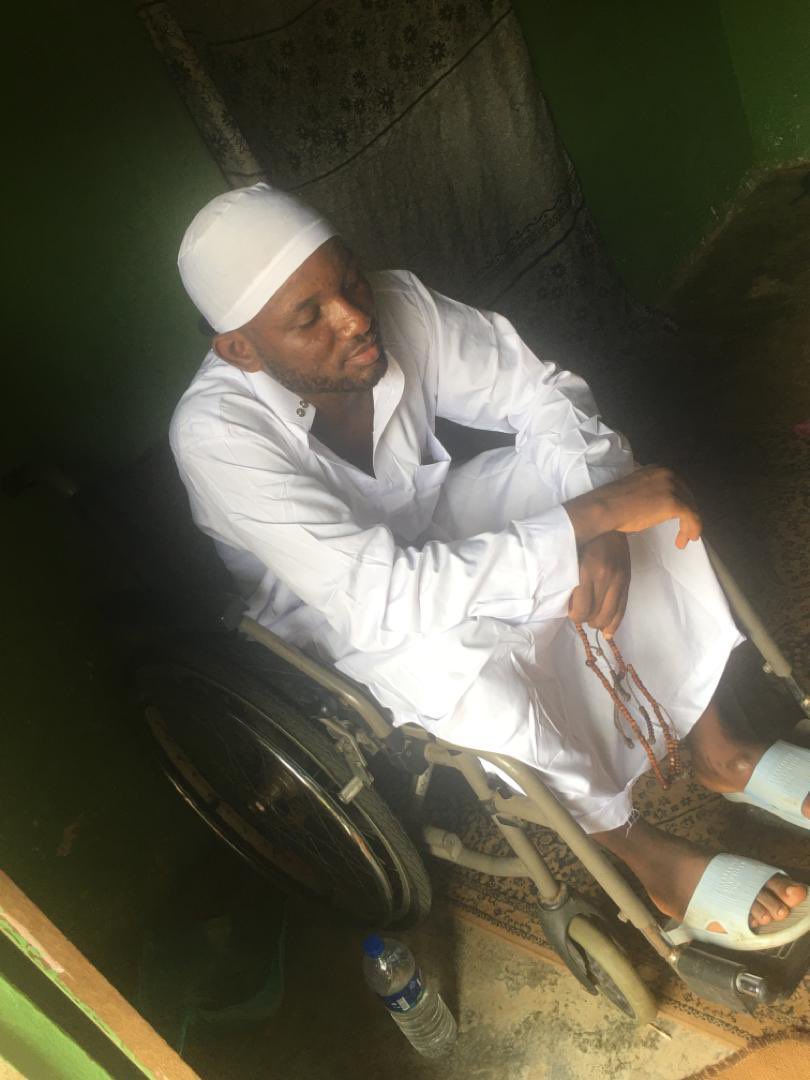 Francis93994189's tweet photo. Selim is my former classmate back in school, he had an accident while coming back to Abeokuta from ijebu which affected his 2 legs, he had done 3 surgeries on his right thigh,please lets show selim love and help him walk again, #helpselimwalkagain #showselimlove https://t.co/3X3wpHBOVQ
