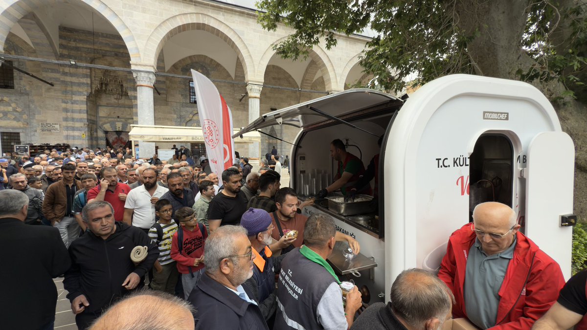 Tokat Ali Paşa Camii’nde Aşure İkramı

Mazbut vakıflarımızın hayır şartı doğrultusunda, Tokat Vakıflar Bölge Müdürlüğü olarak geleneksel aşure ikramımızı gerçekleştirdik. Cuma namazının ardından Tokat Ali Paşa Camii’nde düzenlenen programda, Bölge Müdürümüz Sayın Sebahattin