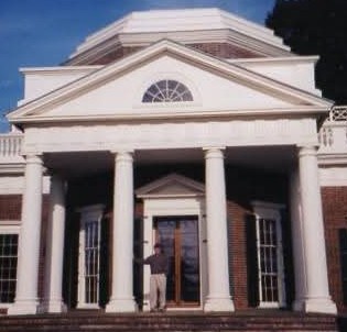 SteveHarrisonWV's tweet image. Two members, #JohnAdams and #ThomasJefferson, of #TheCommitteeofFive which was formed to draft the #DeclarationOfIndependence, both died at their homes (pictured below) on the 50th Anniversary of Independence Day.
