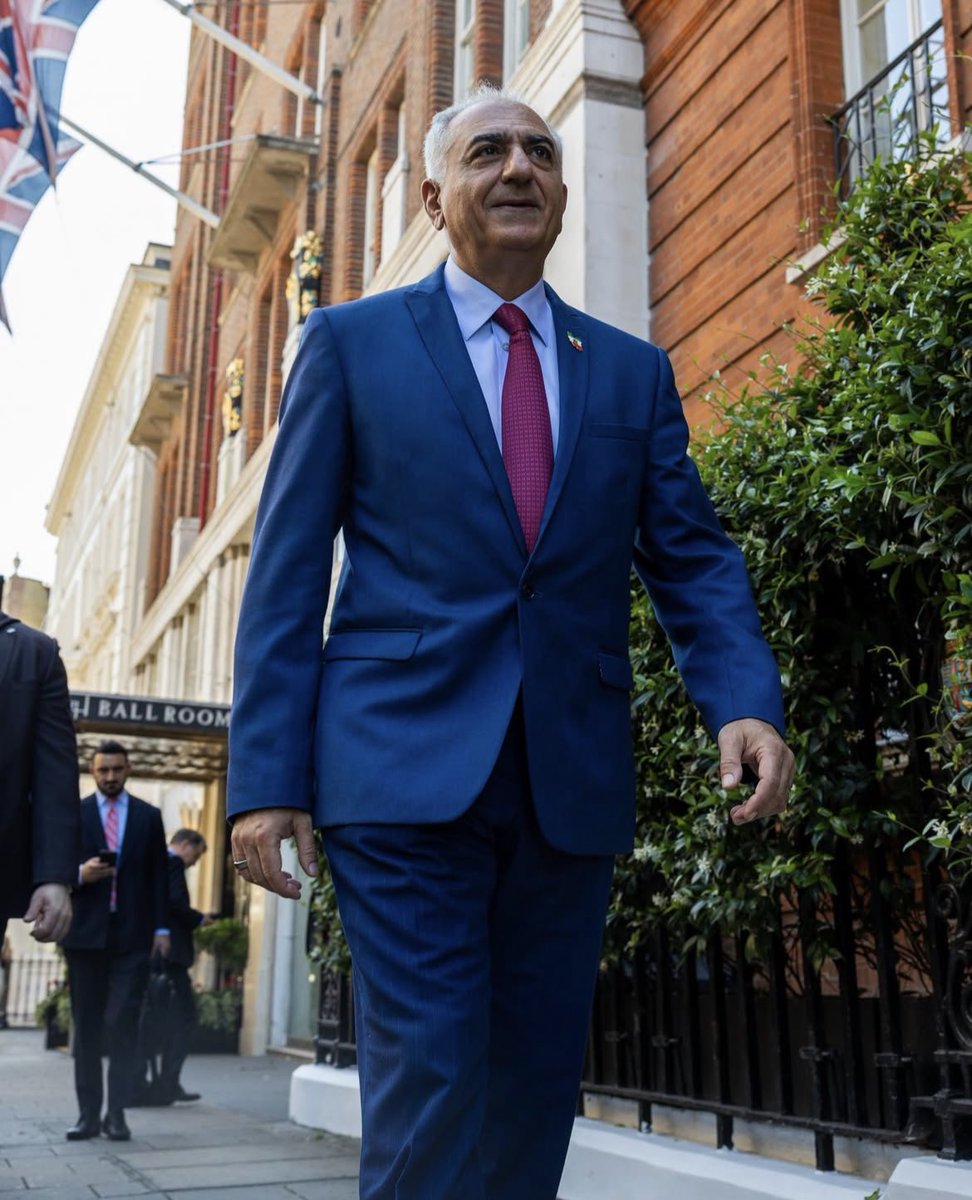 پیام شاهنشاه ایران زمین👑:
به همه شما هم‌میهنانم می‌گویم که امروز دیگر، نشستن و سکوت جایز نیست. زمان برخاستن و اعتراض است. زمان فریاد خشم است.
دوستان لطفاً فقط پشت شاه بایستید و فریب بازیها نخورید❤️
#جاویدشاه 
#KingRezaPahlavi 
#همکاری_ملی