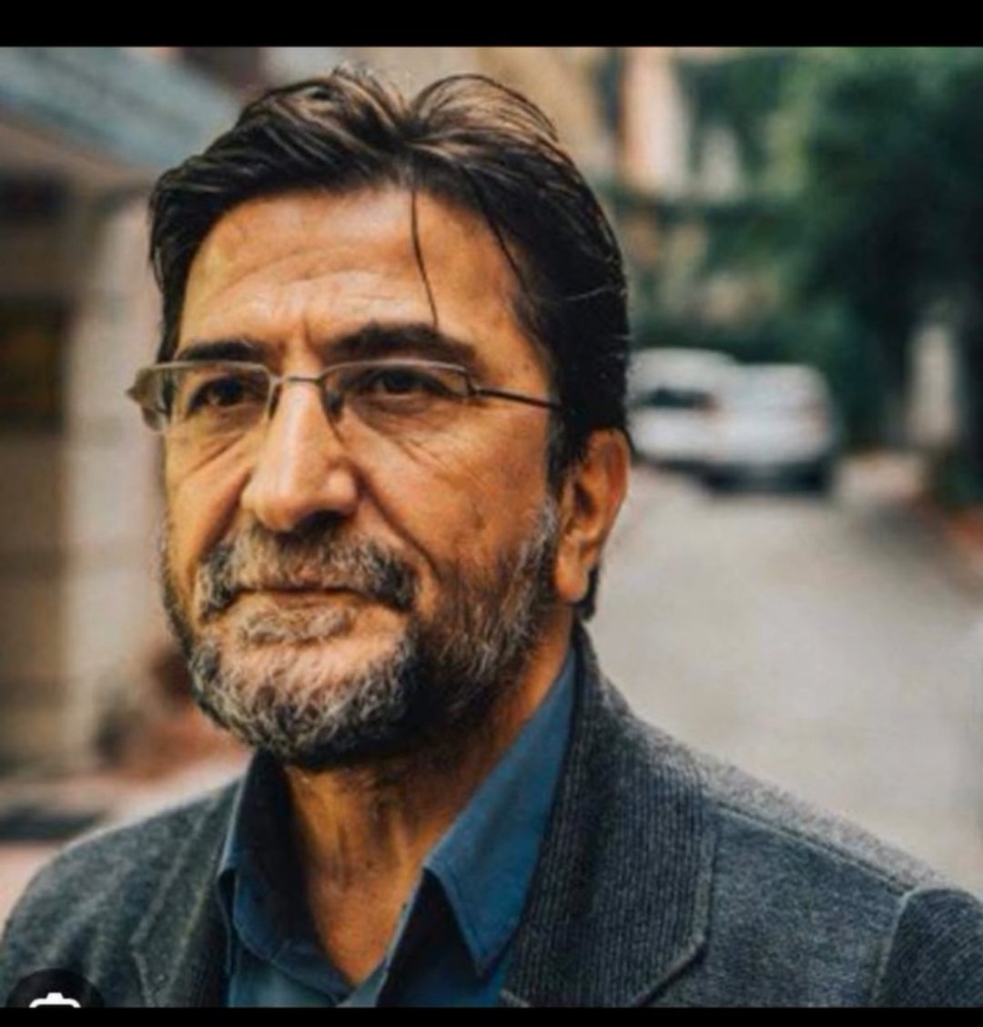 Türk milletinin vicdanı, öfkesini de sevgisini de kelimelere sığdırabilen yürekli adam Nihat Genç’i kaybettik…
O, bu toprakların çığlığını haykıran, milletin sesi sustuğunda bile susmayan bir kalemdi
Ruhu şad, mekânı cennet olsun.
Milletimizin başı sağ olsun.
#NihatGenç