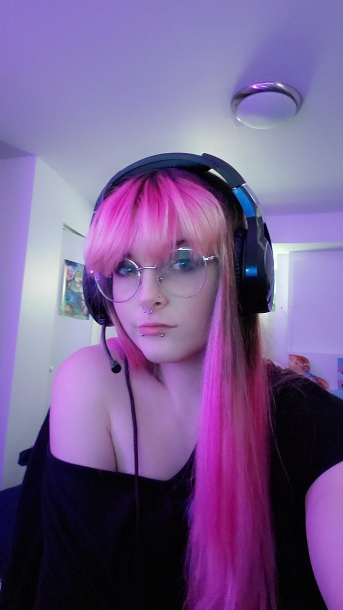 eepylittlecat's tweet image. this is who u're calling slurs on overwatch if you even care..
