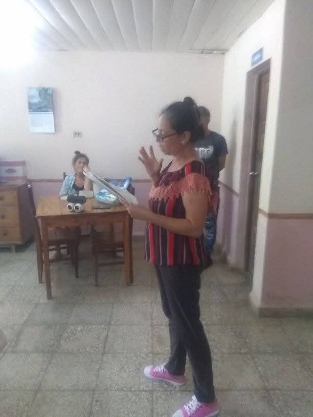 A83829Angulo's tweet photo. #CulturaPresente

🎶📚 Cada viernes, el SAF se convierte en refugio cultural gracias a Misaida Espinosa: música que acaricia, lecturas que abrazan, y alegría que dice “Hoy, tú importas.” 💛

✨ ¿Qué libro o canción te alegra el alma? Cuéntanos. 
#Gibara
#HolguinSi
#CubaEsCultura https://t.co/g9xhHYriba