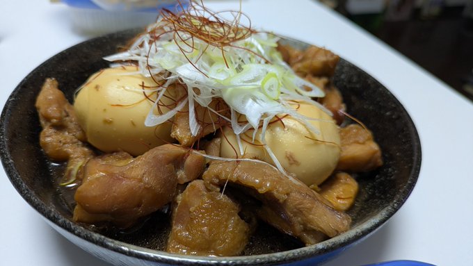 腹減りなので鶏肉の煮物😋 