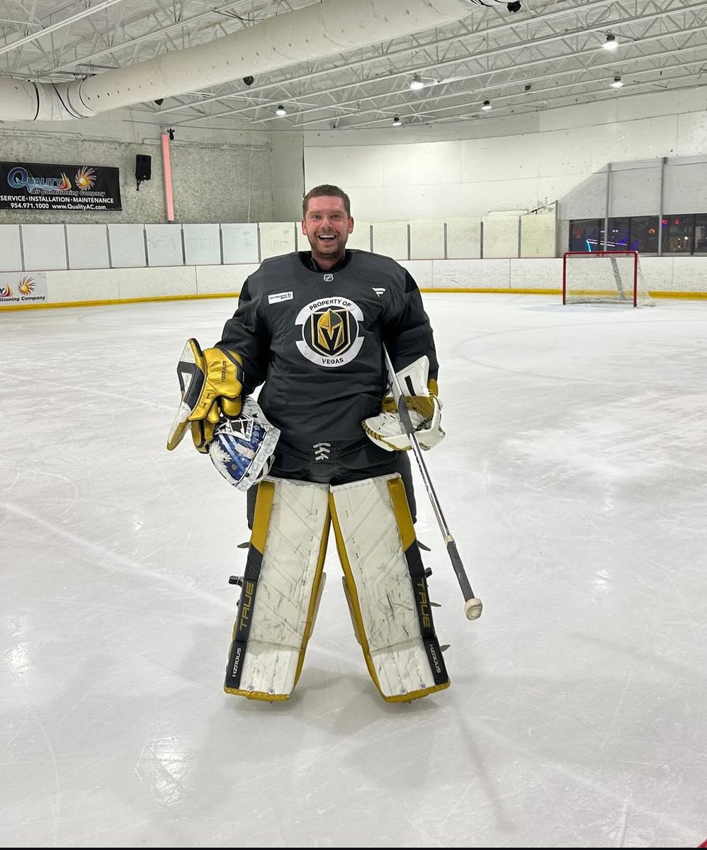 sammisilber's tweet photo. Meanwhile, Evgeny Kuznetsov is trying out goalie.

(📸: shumi_agency/Instagram) https://t.co/slOVmCutMz