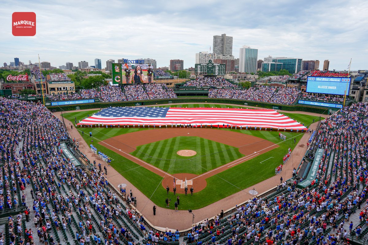 This shot of Wrigley Field on the 4th 😍

(via <a href="/WatchMarquee/">Marquee Sports Network</a>)