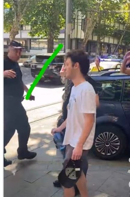 advokatjanjic's tweet image. Hajde da raskrinkamo i policajce koji su priveli maturanta Filipa Grujovića.
1. Nemanja Marković, PS Lazarevac;
2. Ilija Dogančić, komandir PS Lazarevac;
3. Dejan Radovanović, vozač ovoga pod br. 2.
Sad znamo ko su. I neka znaju, kad uniforma stane uz nepravdu, više nije časna.