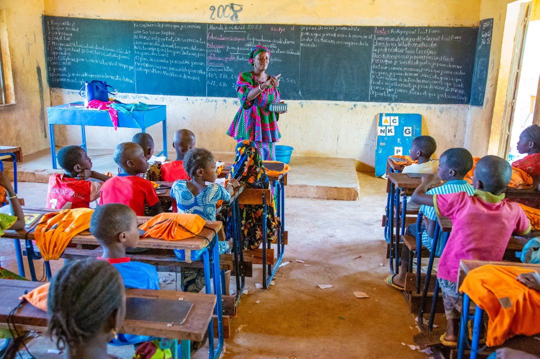 ToureSadya's tweet photo. 🎓 Dans les zones rurales du Mali, l’éducation avance grâce à l’engagement des ONG du @FoNGIM_Mali , à la force des communautés et à la passion des enseignants.
Chaque enfant qui retourne à l’école est une victoire pour un avenir plus juste. 🇲🇱💪🏼
#FONGIM #MaliEnAction https://t.co/u937yKeGRq