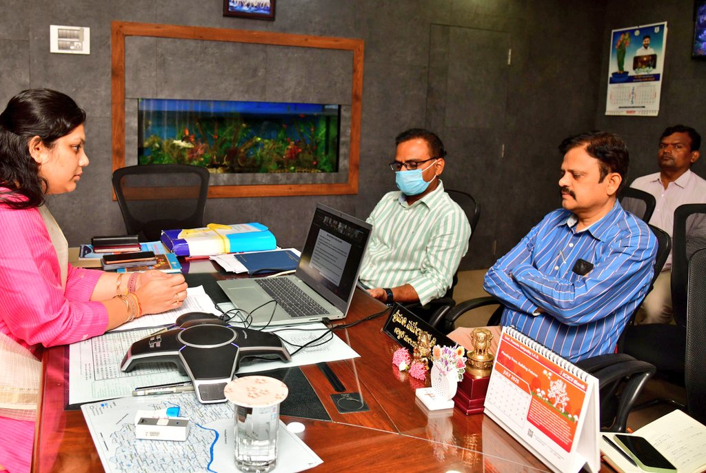 "టీబీ ముక్త్ భారత్" పై కేంద్ర టీబీ నిర్మూలన విభాగం నిర్వహించిన వీడియో కాన్ఫరెన్స్ లో జిల్లా కలెక్టర్ పమేలా సత్పతి పాల్గొన్నారు. జిల్లాలో నిర్దేశించిన లక్ష్యానికి అదనంగా 108 శాతం క్షయ నిర్ధారణ పరీక్షలు నిర్వహించామని తెలిపారు. రెండవ దఫా TB నిర్దారణ పరీక్షలు వేగవంతం చేశామని అన్నారు.