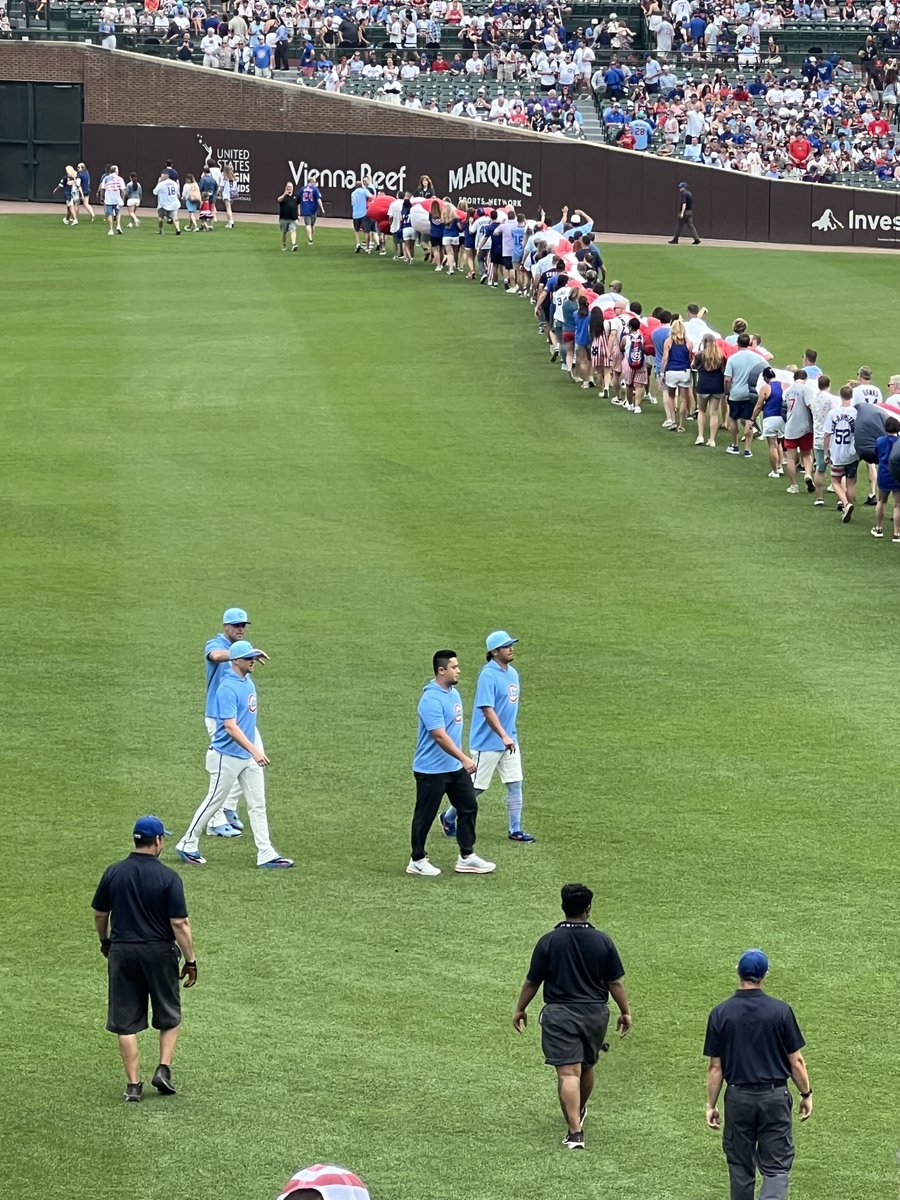 #今永先生 Shota walking out with Edwin for Cardinals Cubs 🔥
