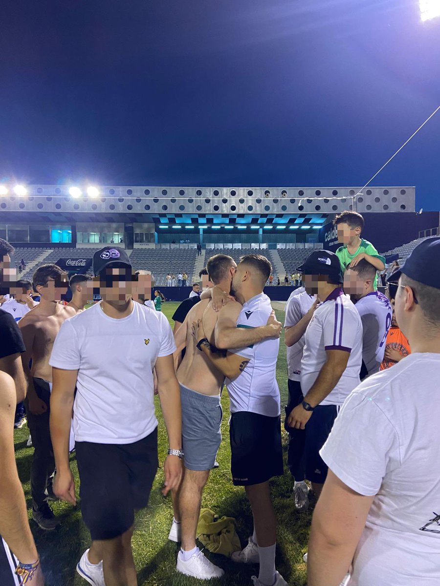 Ejemplo de compromiso y profesionalidad, honraste el escudo en cada momento, siendo el 
principal artífice de este ascenso.  

Esta siempre será tu casa. 🟣⚪️
<a href="/sanchezjavi90/">Javi Sánchez</a>