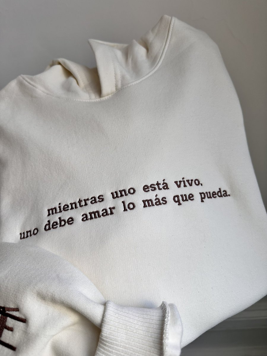 Buzo bordado ❤️‍🔥Bad Bunny❤️‍🔥

Encontralo en nuestra web!!!