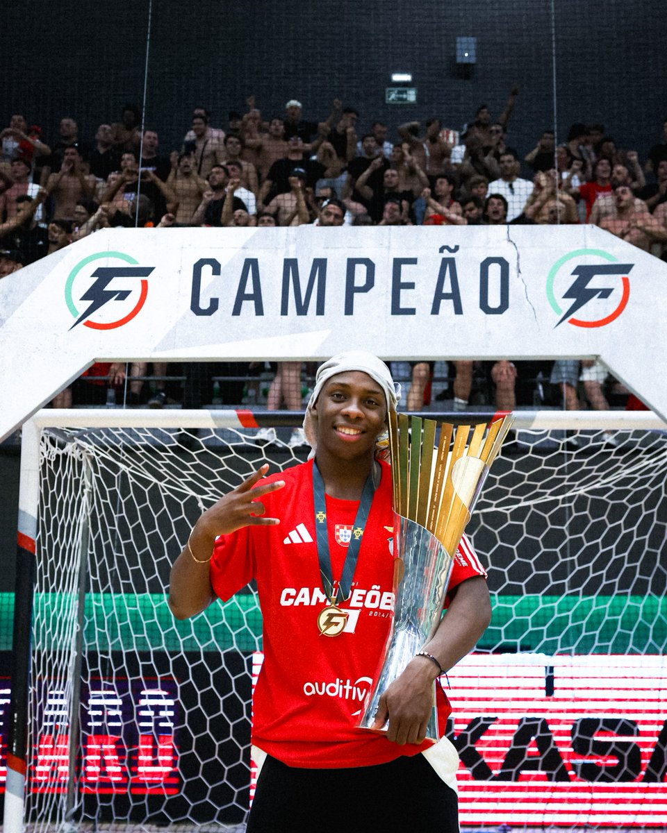 modalidadesslb's tweet photo. 🔙 Campeão Nacional de Juvenis (2018/2019) 🏆
🔛 Campeão Nacional de Seniores (2024/2025) 🏆

#FutsalBenfica https://t.co/XGIVfziYEp