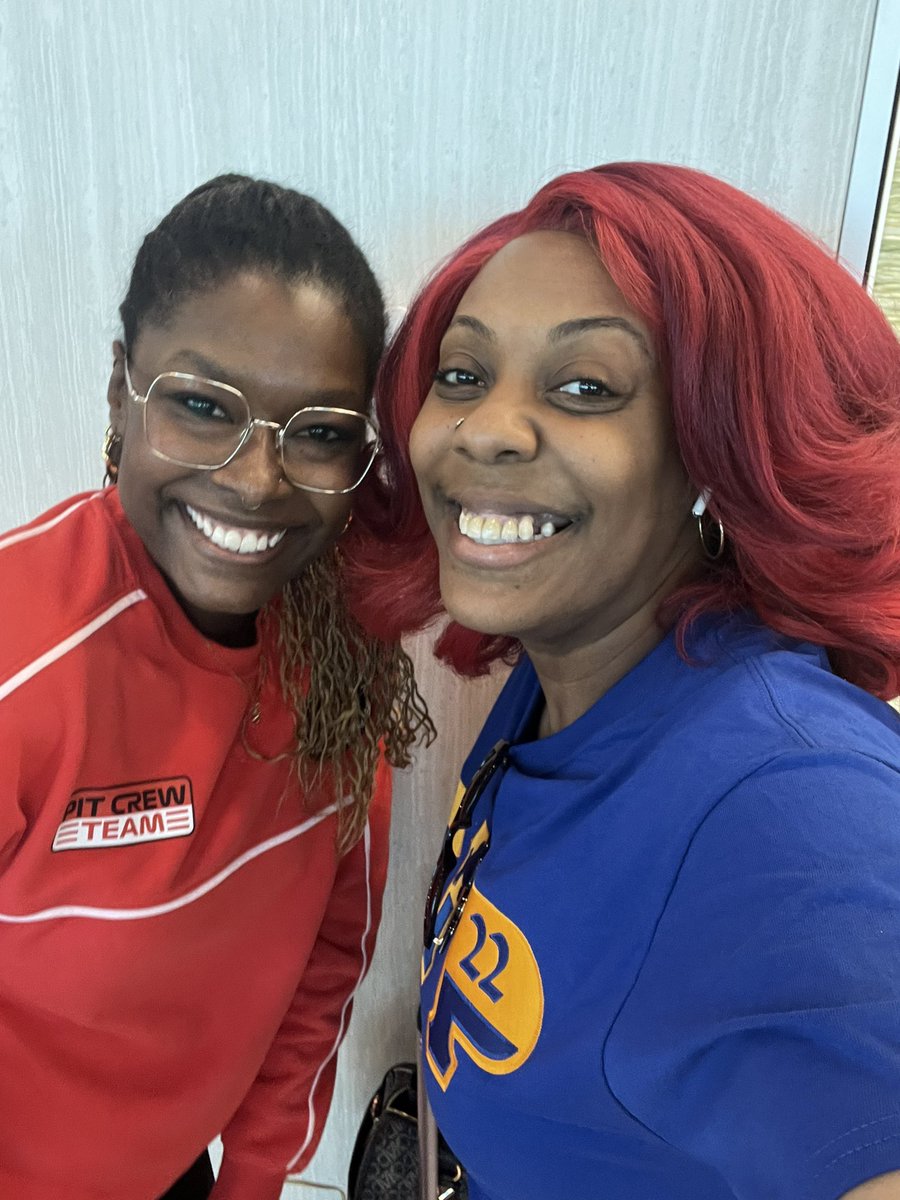 Well guess who I ran into in the airport 🤩

<a href="/destinyunique/">Dee Unique</a> !!!! Hey boo!!