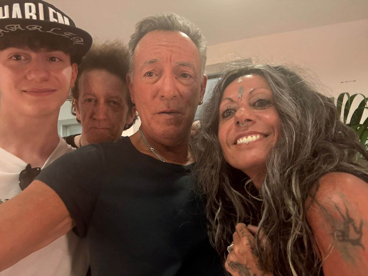 Epic Bruce show in Milan tonight! Master class on how it’s done, with heart, soul and compassion for our fellow man! Here’s to a true master of RnR! Love to all! - Willie