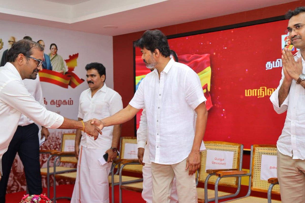 தமிழக வெற்றிக் கழகத்தின் நம் வெற்றித் தலைவர் அவர்கள் தலைமையில் இன்று (04-07-2025) கழகத் தலைமை நிலையச்  செயலகத்தில் நடைபெற்ற மாநிலச் செயற்குழுக் கூட்டத்தில் , கழகப் பொதுச் செயலாளர் மற்றும் மாநில நிர்வாகிகளுடன் பங்கேற்ற மகிழ்ச்சியான தருணங்கள்.

அதிகார வர்க்கங்களை நடுங்க வைக்கும்