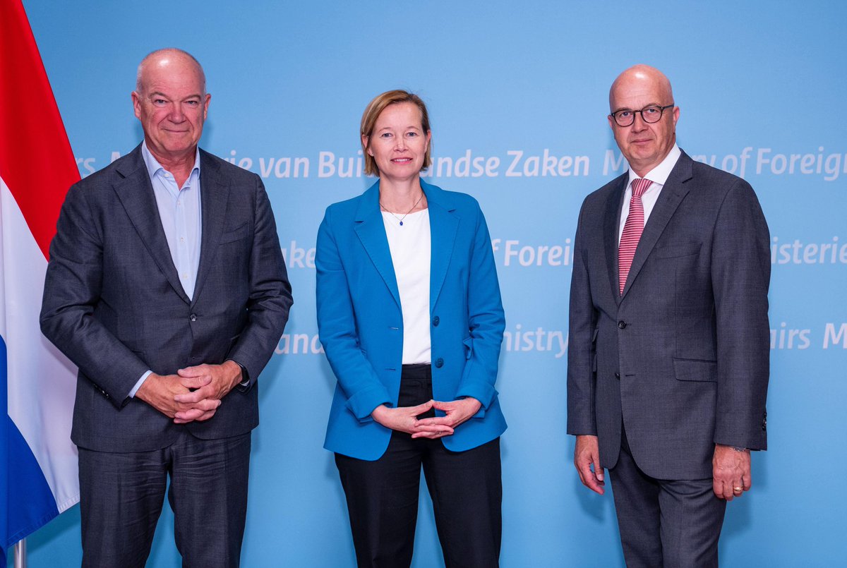 stasBuHa's tweet image. Prettige kennismaking vandaag met @TataSteelNL CEO Hans van den Berg en @EUROFER_eu voorzitter Henrik Adam. We spraken over de inzet van het kabinet om de VS-heffingen voor Nederlands staal te beperken en onze steun voor de bescherming van een duurzame Europese staalindustrie.
