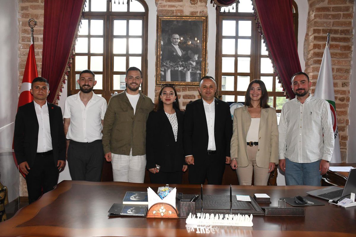 Gençlik kolları MYK üyelerimiz Emre Er, Handenur Erdilek, Oğulcan Çavuşoğlu ve Mehmet Önder’i, İl Gençlik Kolları Başkanımız Şule Topuz ve İlçe Gençlik Kolları Başkanımız Umut Bayram’ı belediyemizde konuk ettik.

Birlikte düşünmeye, üretmeye ve Türkiye’nin aydınlık geleceğini