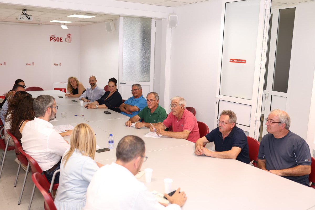 Hoy, junto a <a href="/Isacasalduero/">Isabel Casalduero</a>, me he reunido en Lorca con vecinos y vecinas afectados por las obras de la nueva línea de Alta Velocidad para conocer de primera mano su situación.

Trasladaremos sus demandas al Ministerio y trabajaremos para que sean atendidas.