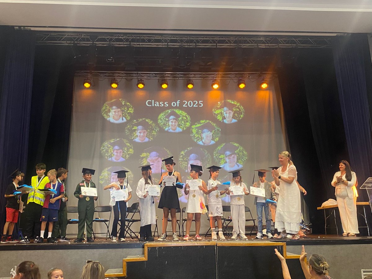 A magical end to the year at Canterbury Maspalomas! 🎭🌈
Our Wizard of Oz show was a hit 🌪💃 and we said goodbye to our amazing Year 6 graduates 🎓💚
Well done to all &amp; good luck, Year 6 – we’ll miss you! 🍀🥹
#CanterburyMaspalomas #WizardOfOz #Graduation
