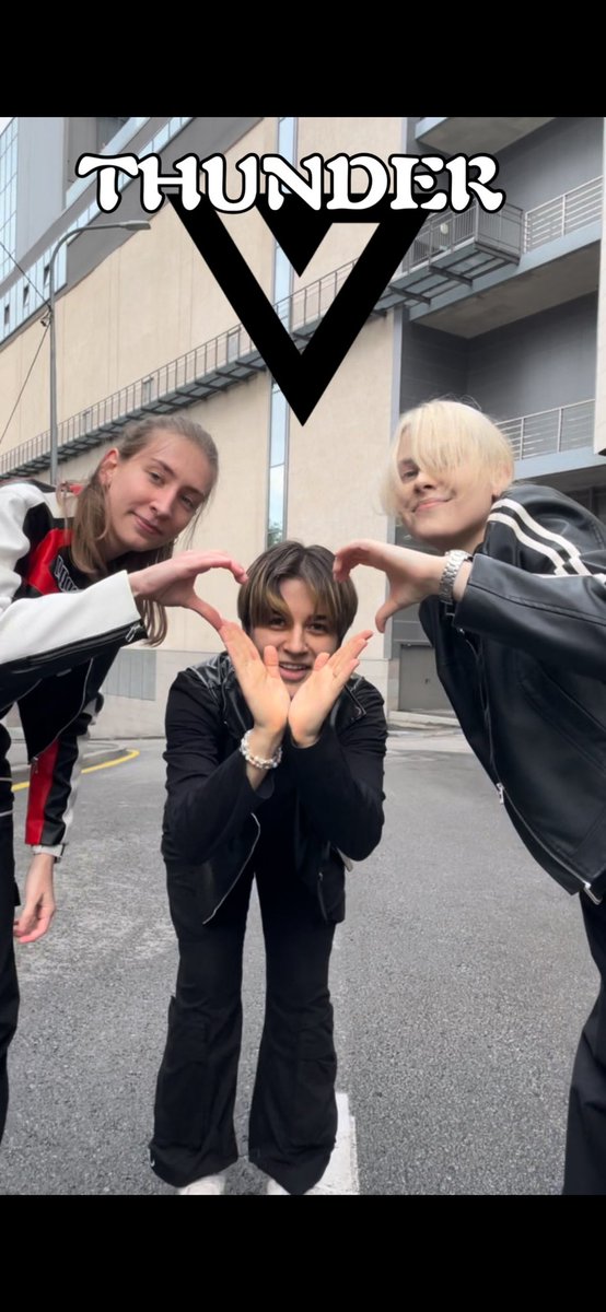 Trigger_CDT_UA's tweet photo. 𝘼𝙇𝙊 𝘼𝙇𝙊?

Pick up the phone - we have a guest from Britain. Hurry up and dance the new challenge ⚡️#SEVENTEEN — #THUNDER ⚡️

https://t.co/EBXWoivv4D

#kpop #kpopdance #kpopcover #coverdance @pledis_17 https://t.co/A8kPjrpf6M