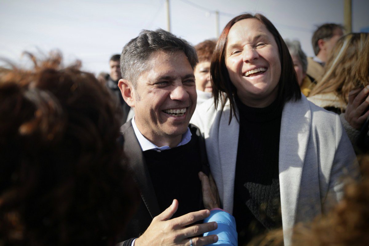 Kicillofok's tweet photo. También sumamos una nueva ambulancia de alta complejidad para el hospital municipal y un ecógrafo para seguir mejorando la capacidad de respuesta del sistema sanitario local.

Necesitamos más centros de salud y equipamiento en cada barrio para que la salud no sea algo lejano, sino parte de la realidad cotidiana de los bonaerenses.