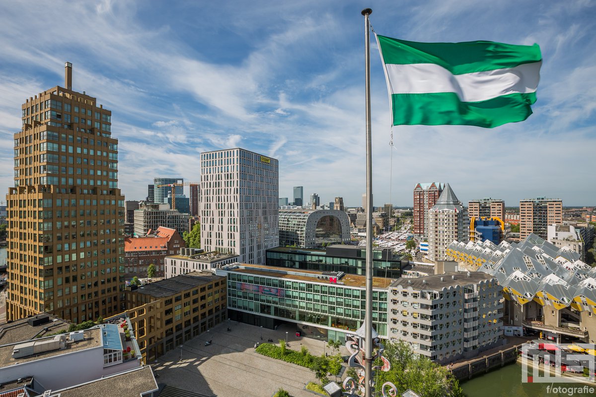 Rotterdam by Day op zijn best

#rotterdam #wittehuis #whitehouse #vlag #oudehaven #fotograaf #photographer #flag #harbour #photography

Meer op: ms-fotografie.nl