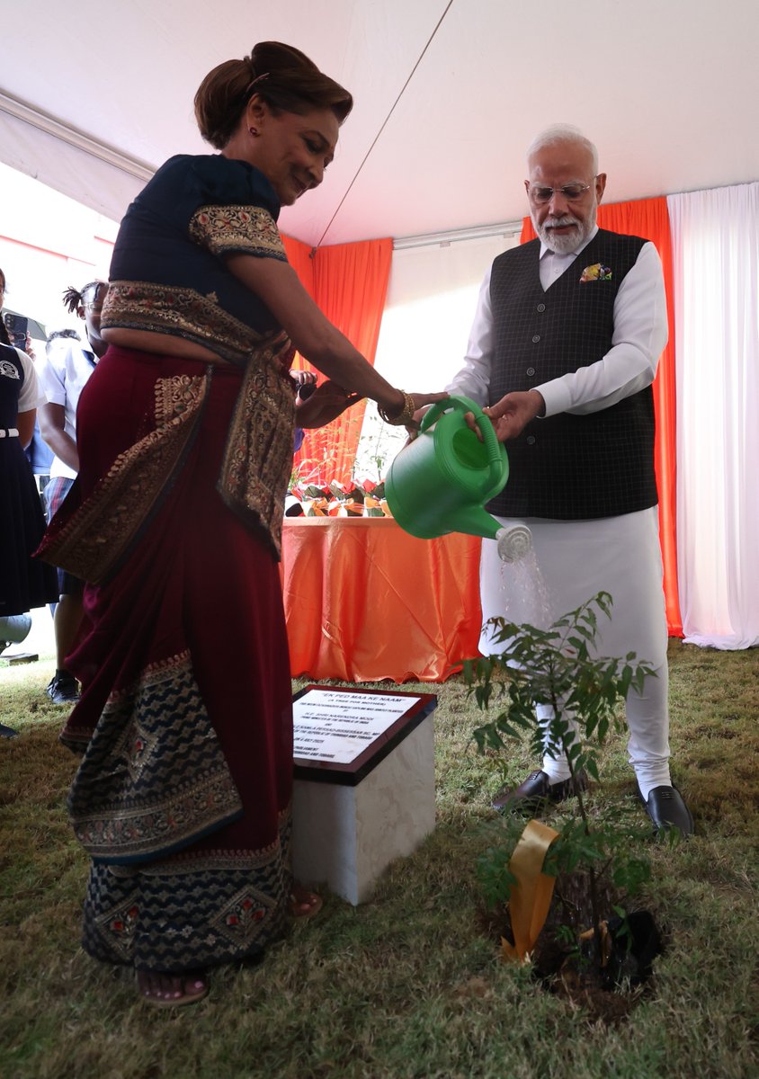 Narendra Modi tweet media